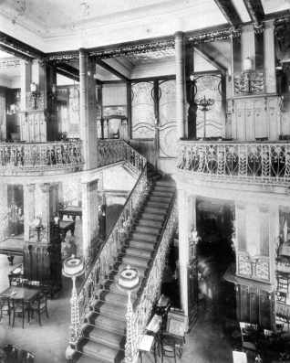 Belvarosi Kavehaz pequeña