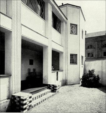 BC. Deutsche Kunst und Dekoration, vol. XXIII, oktober1908- märz 1909, p. 37- Bentwood, p. 255.