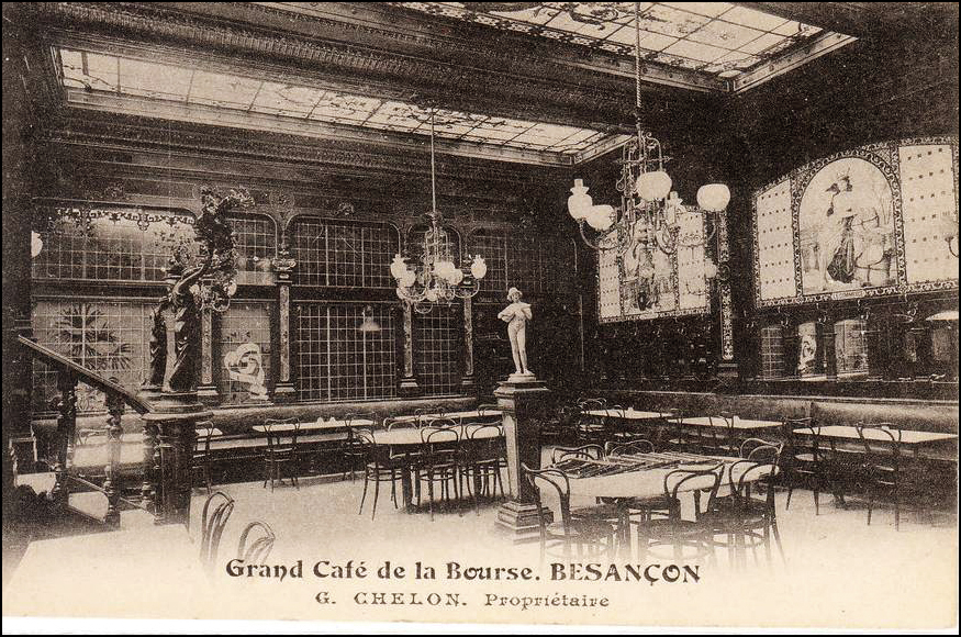 4 Estatua por delante