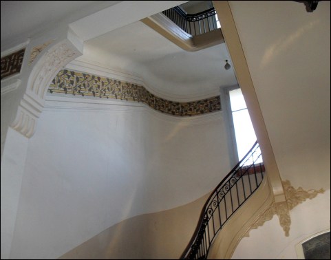 CAJA DE LAS ESCALERA